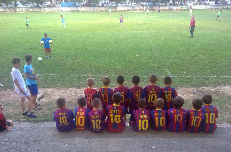 http://www.jokesoftheday.net/jokes-archive/2013/03/11/joke-funny-photo-All-kids-want-to-be-Messi.jpg