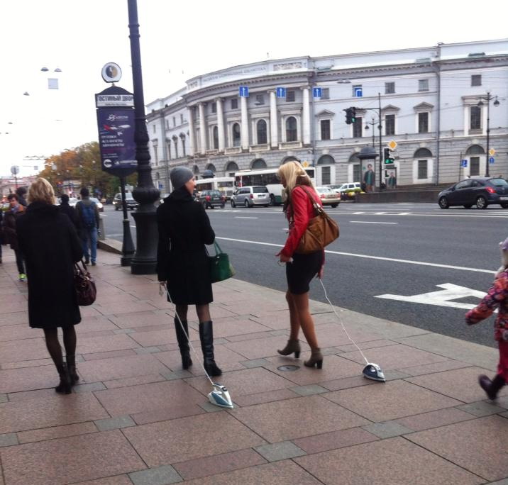 Милаха рада показать себя на улицах Петербурга